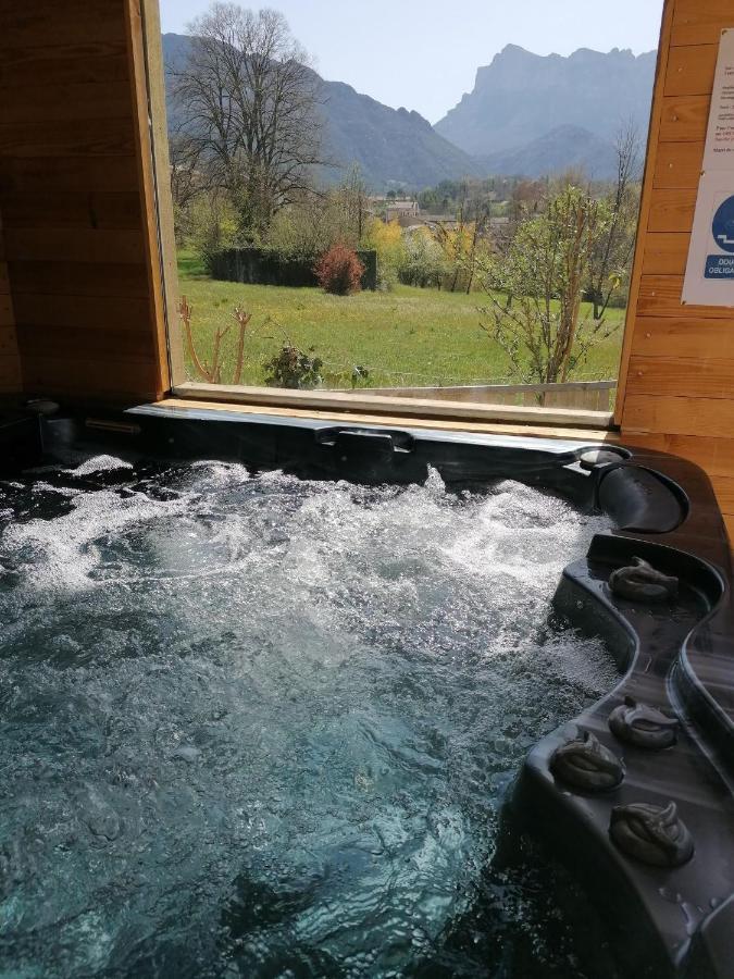 Chambre Avec Jacuzzi Privatif "Le Pecher" Saillans  Ngoại thất bức ảnh