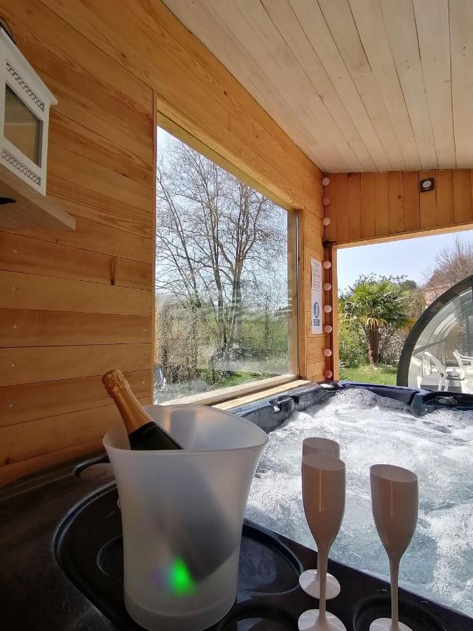 Chambre Avec Jacuzzi Privatif "Le Pecher" Saillans  Ngoại thất bức ảnh